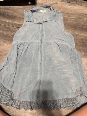 Umgee Powder Blue Sleeveless Button-Front Lace Trim Blouse